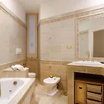 Elegante D'epoca Nel Centro Di Apartment Trieste