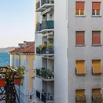 Elegante D'epoca Nel Centro Di Appartamento Trieste