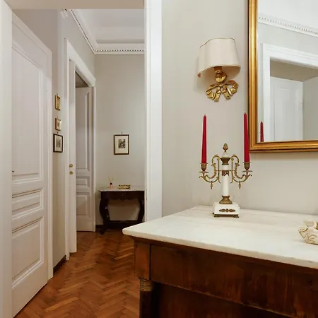 Elegante D'epoca Nel Centro Di Apartamento