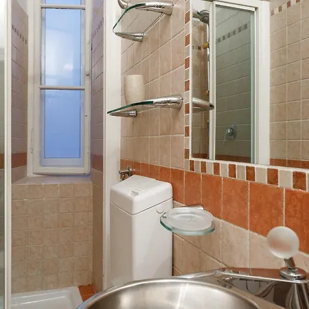 Elegante D'epoca Nel Centro Di Apartamento Trieste