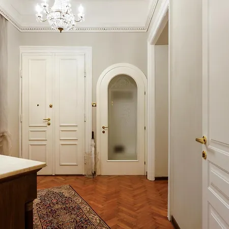 Elegante D'epoca Nel Centro Di Apartment Triest