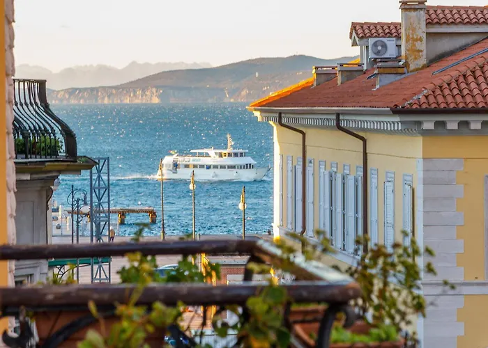 Elegante D'epoca Nel Centro Di Apartment