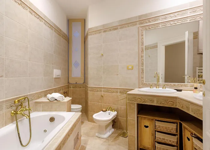 Elegante D'epoca Nel Centro Di Apartment Triest