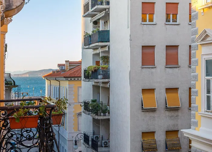 Elegante D'epoca Nel Centro Di Lägenhet Trieste